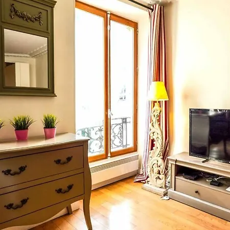 New Spacious Flat Near Montorgueil *